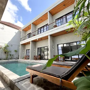 Gasthuis Adi Surya, Seminyak